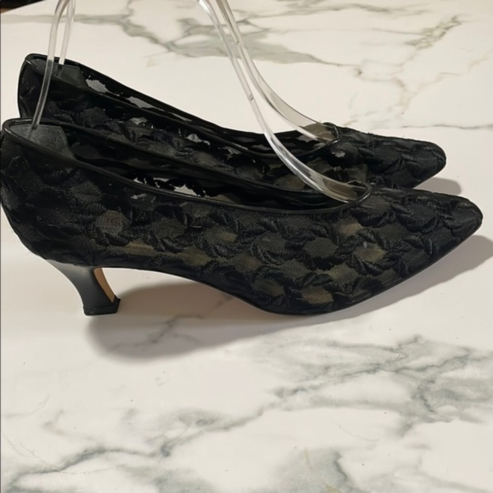 Paloma Black Heels with Elegant Pattern size 7,5